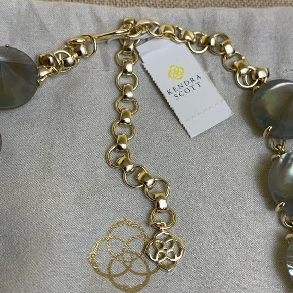 Kendra Scott NWT Jolie Gray Illusion 14K Gold-Plated Statement Necklace +Pouch - Picture 11 of 16